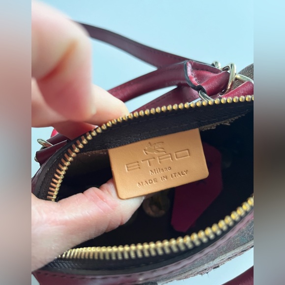 Immaculate ETRO LEATHER CROSSBODY BAG. “Etro Ski Club” hand-ticked patch.… - Picture 4 of 16